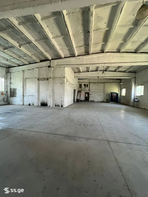 Store-Industrial property For Rent. Lilo