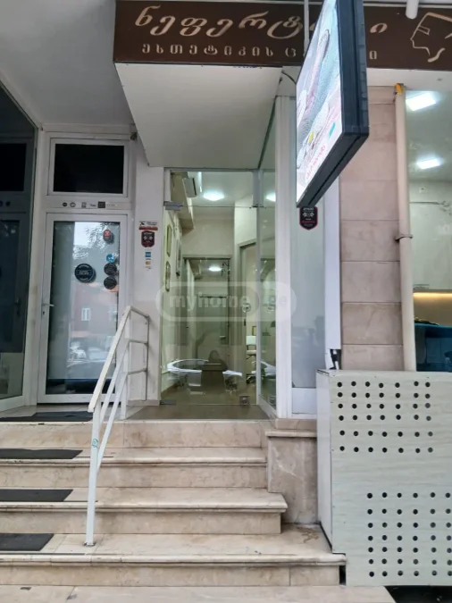 Универсальное коммерческое помещение в районе Старого Батуми