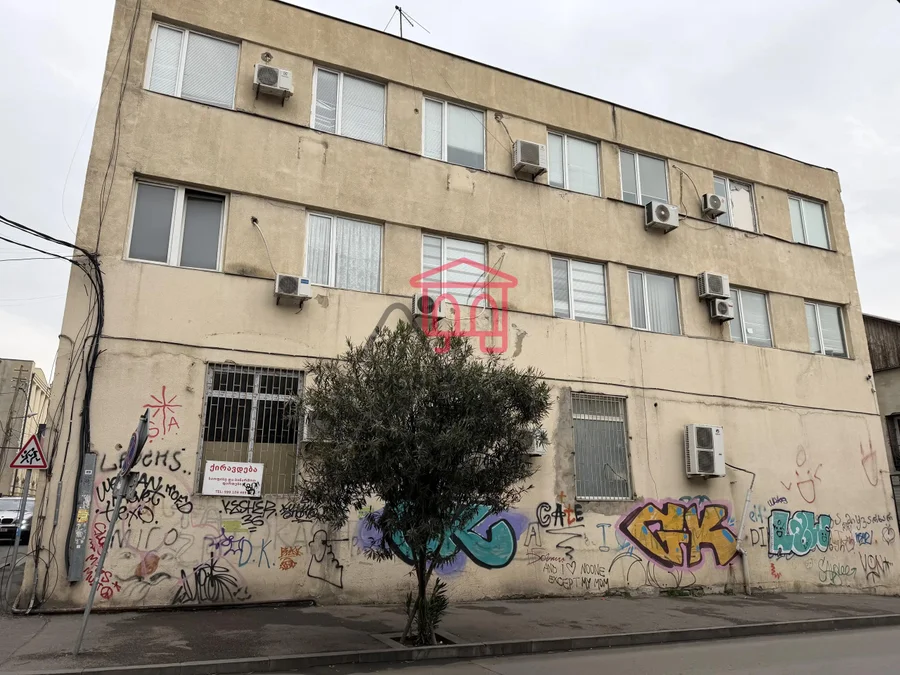 Коммерческое помещение под любой вид деятельности в Чугурети, общей площадью 4000м²! Бывшая газетная фабрика, в