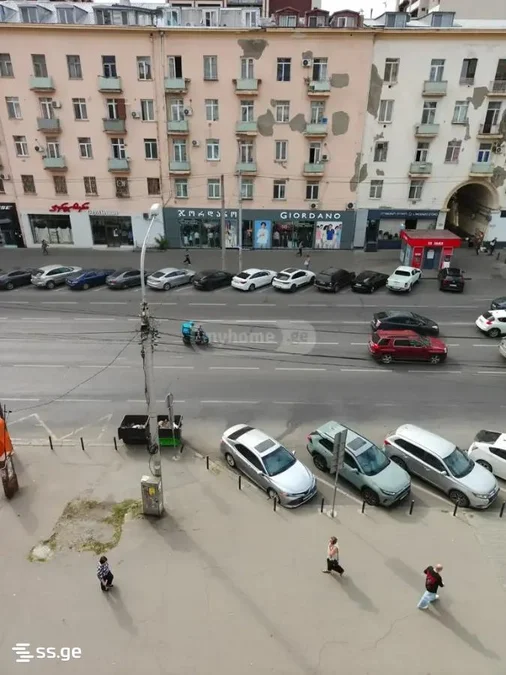 4-комнатная квартира в Тбилиси
