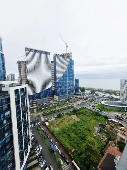 3-комнатная квартира с 2 спальнями в Intourist Residence, $1800
