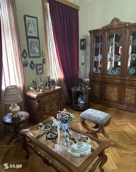 8-комнатный частный дом Продаётся. Сабуртало