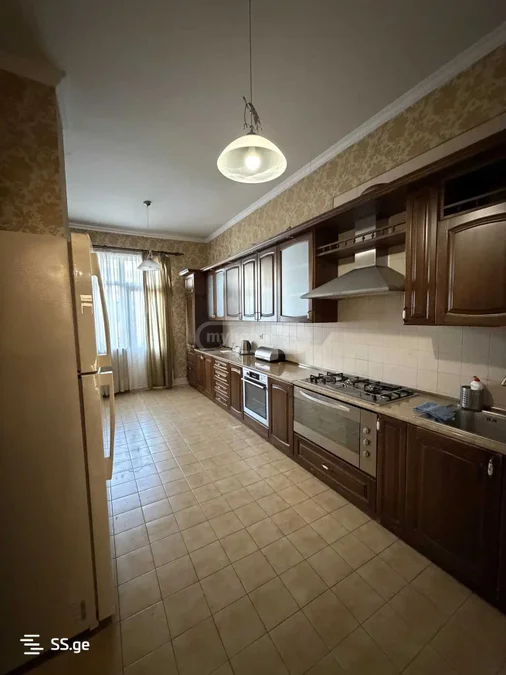 8 room Flat For Rent. Saburtalo