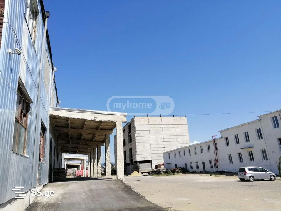 Store-Industrial property For Sale. Ponichala