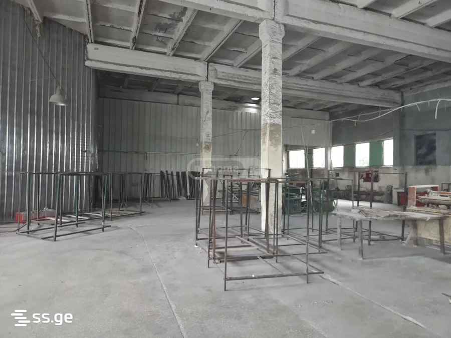 Store-Industrial property For Rent. Lilo