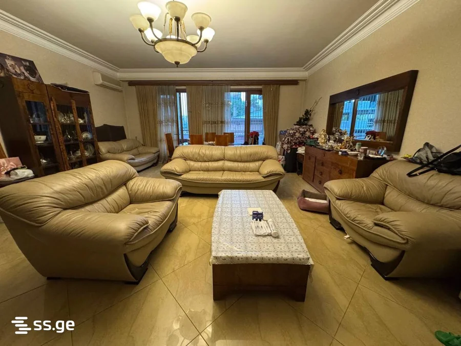 4 room Flat For Sale. Navtlugi