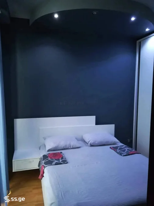 1+1 в комплексе Гумбати, 15 этаж, $500 до июля