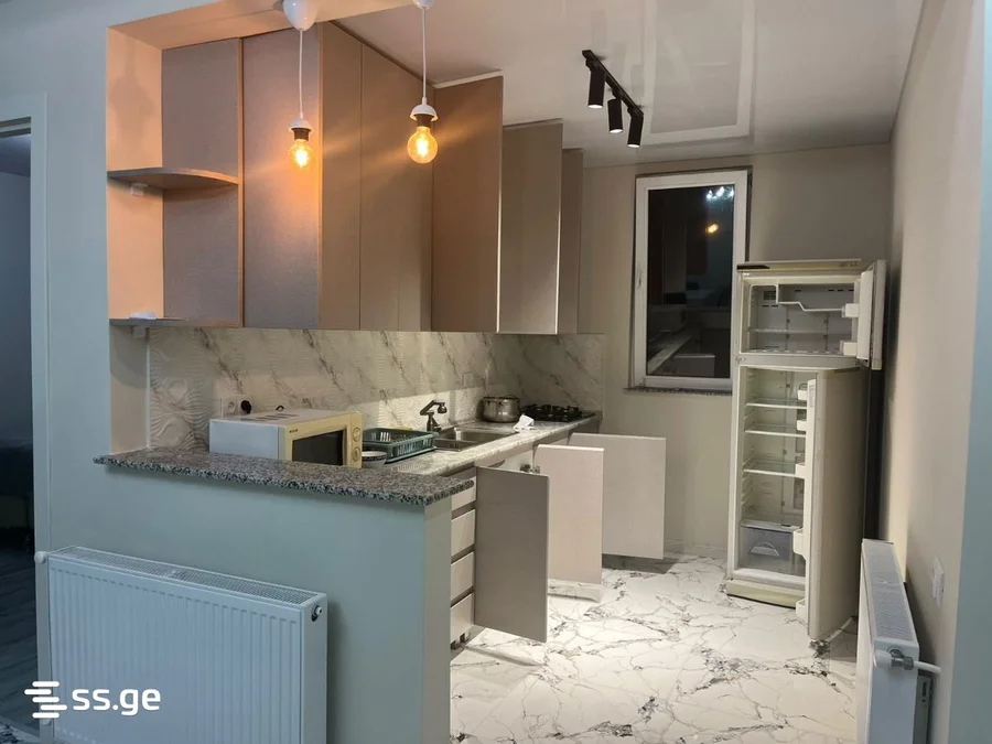 3-комнатная квартира, 80 м², $550