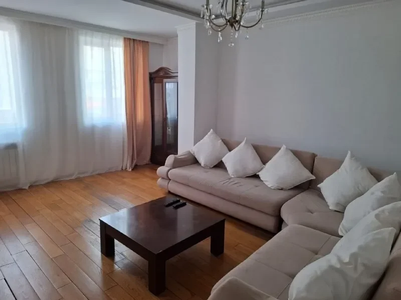 2+1 в Старом городе до июня, $950