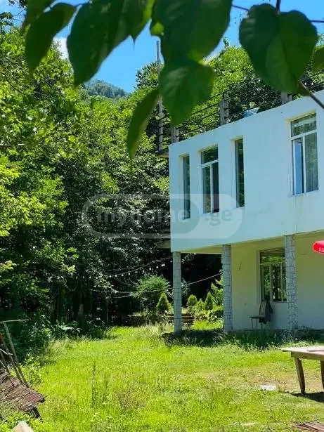Частный дом с 6 комнатами в районе аэропорта, Батуми