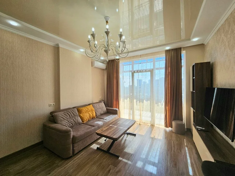 1+1 у парка 6 Мая, $700