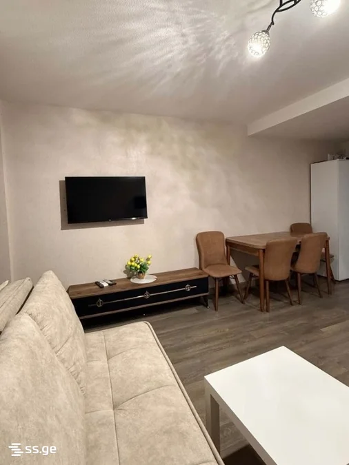 3-комнатная квартира, 75 м², $600