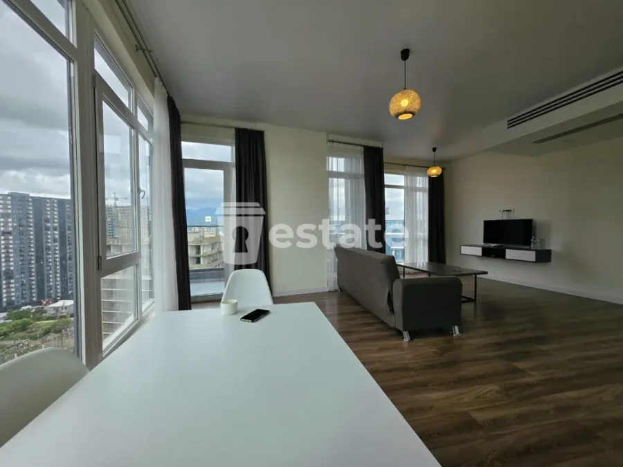 1+1 на Новом бульваре, White Sails, $125,000