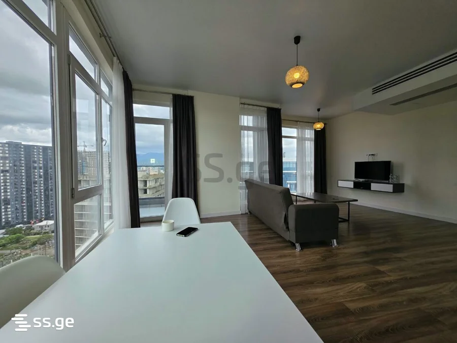1+1 на Новом бульваре, White Sails, $125,000