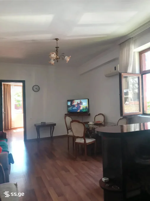 Двухкомнатная квартира в районе Руставели, Батуми