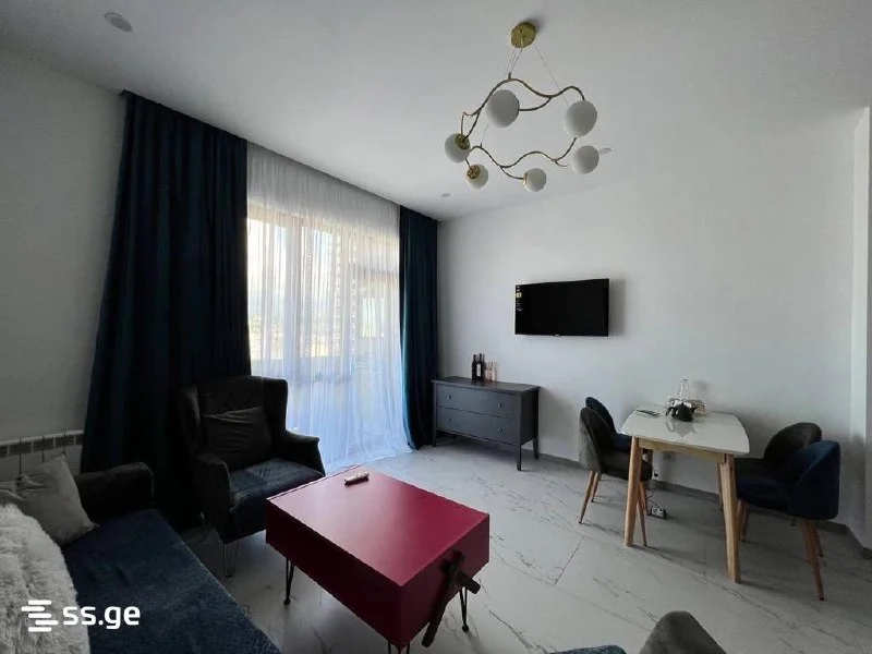 3-комнатная квартира с 2 спальнями, Багратиони 129, $700