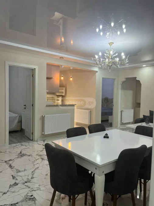 3-комнатная квартира, 80 м², $550