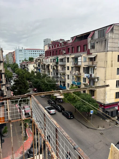 Двухкомнатная квартира в районе Руставели, Батуми
