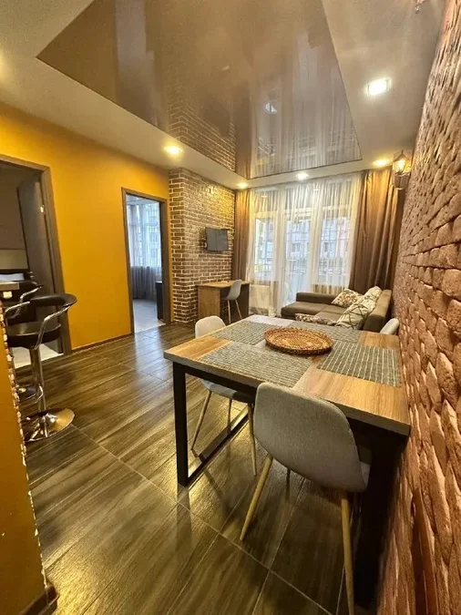 3-х комнатная в центре Батуми, Инасаридзе 16а, $500