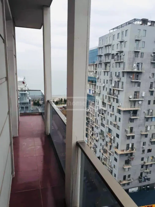 3-комнатная квартира в районе Руставели, Батуми