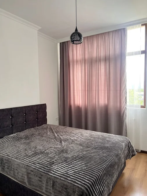 1+1, Леха и Марии Качиньских 25, $350