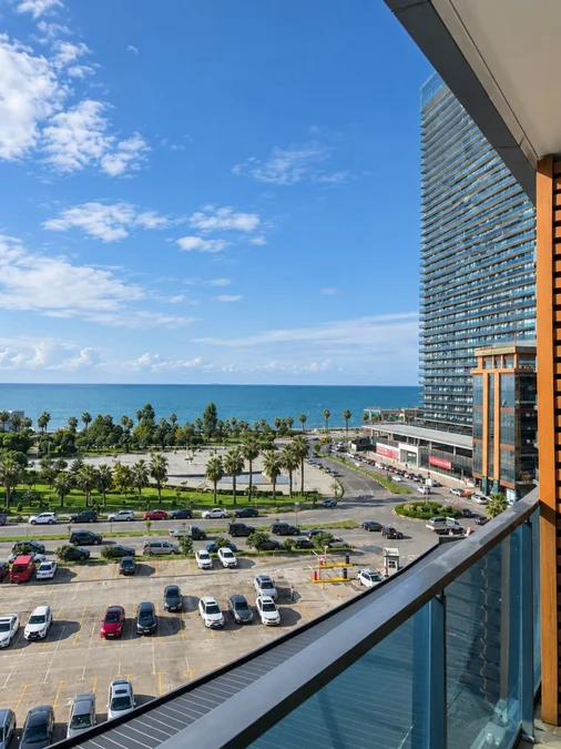 Просторная квартира 53.5 кв.м с прямым видом на море в Metro City Legend Residence
