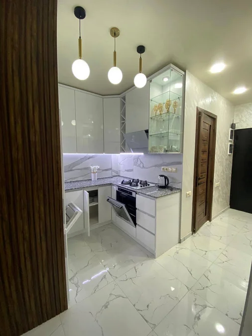 3-комнатная квартира с 2 спальнями, 70 м², $600